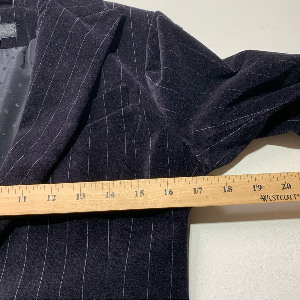 Classic Women's Navy Pinstripe Tailored Blazer - Picture 4 of 5